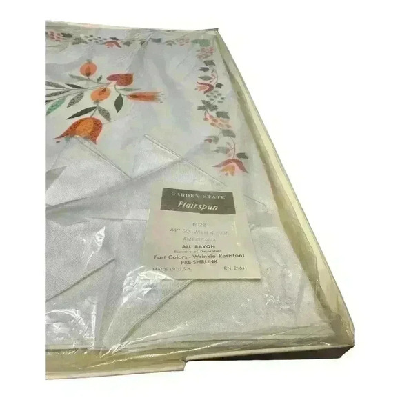 Vintage Tulip Americana Pattern 44” in Square Tablecloth With 4 Napkins - NIB - Picture 3 of 3